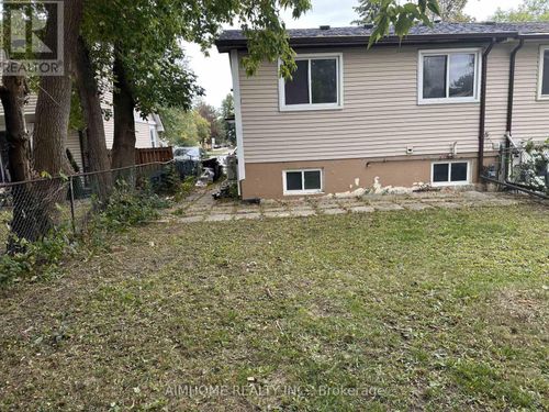 302 Cliffwood Rd, North York, ON, M2H2E5 | Card Image
