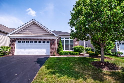 3907 Eagle Ridge Dr, Elgin, IL, 60124-9002 | Card Image