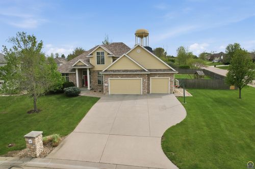 7323 Sw Kings Forest Rd, Topeka, KS, 66610-3012 | Card Image