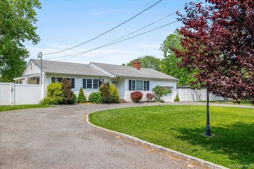 431 Head Of The Neck Rd, Bellport, NY, 11713-2425 | Card Image