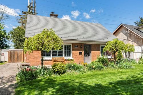 2055 Churchill Ave, Burlington, ON, L7R3T8 | Card Image