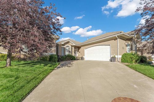 16 River Ridge Crt Nw, Medicine Hat, AB, T1A8V4 | Card Image