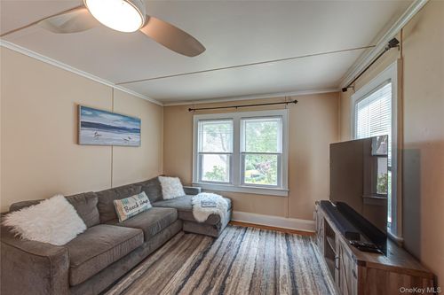 52 Eastport Dr, Sound Beach, NY, 11789-1219 | Card Image
