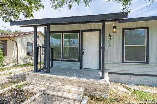 671 Kendalia Ave, San Antonio, TX, 78221-1304 | Card Image