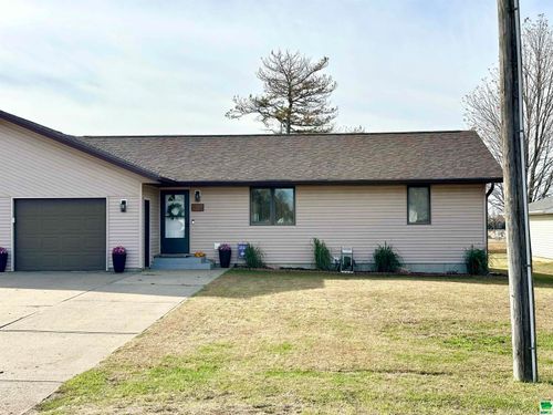 802 E Clay Street, Elk Point, SD, 57025 | Card Image