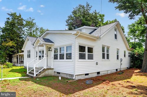 38 4th St, COLONIAL BEACH, VA, 22443-1702 | Card Image