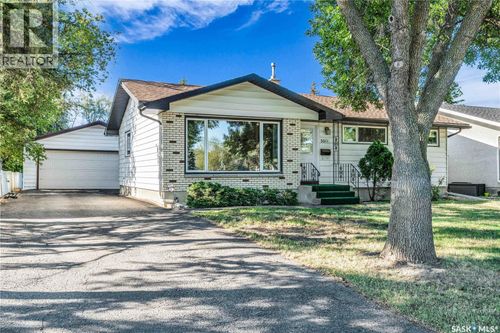 5011 7th Ave N, Regina, SK, S4R0K5 | Card Image