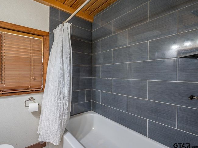 22090 Sportsman Dr, House other with 3 bedrooms, 2 bathrooms and null parking in Chandler TX | Image 12