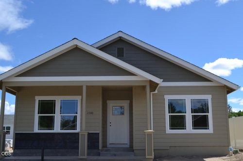 1540 W Harbeck Road, Grants Pass, OR, 97527 | Card Image