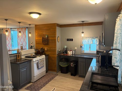 62 3rd Ave, Gloversville, NY, 12078-2416 | Card Image