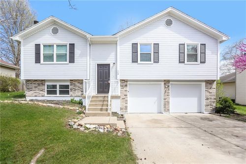 113 Cross Creek Ln, Grain Valley, MO, 64029-9131 | Card Image