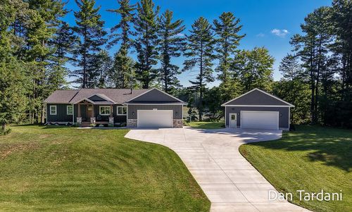 7260 Oakshore Dr, Twin Lake, MI, 49457-8533 | Card Image