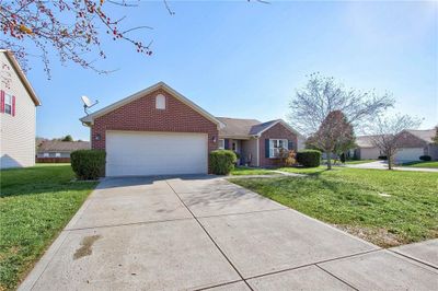 16926 Tree Top Court, House other with 3 bedrooms, 2 bathrooms and null parking in Noblesville IN | Image 2