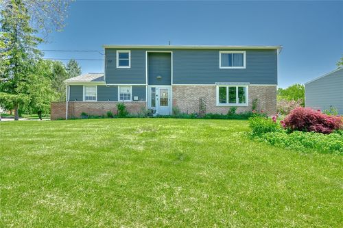 68 Green Clover Dr, Henrietta, NY, 14467-9211 | Card Image