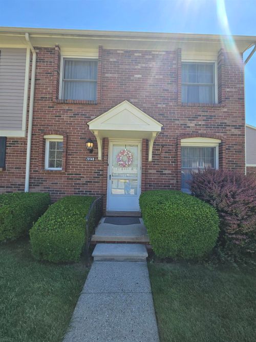 20148 S Great Oaks Cir, Clinton Township, MI, 48036-4403 | Card Image