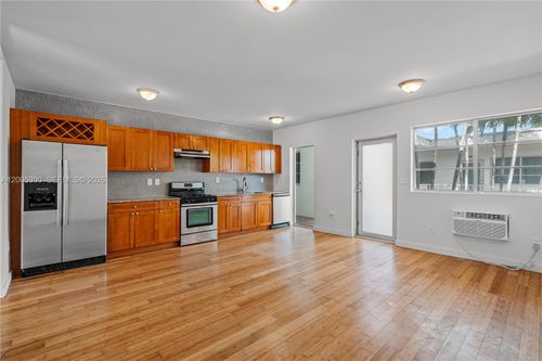 n19-7950 Tatum Waterway Dr, Miami Beach, FL, 33141-1906 | Card Image