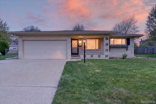 13311 Boca Grande Dr, Sterling Heights, MI, 48312-3210 | Card Image