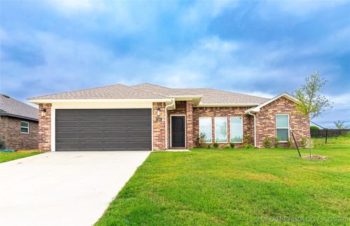 104 S 26th St, Collinsville, OK, 74021 | Card Image