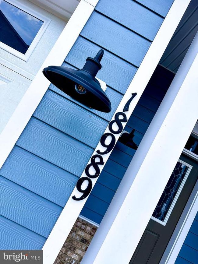 18989 Coral Reef Sq, Townhouse with 3 bedrooms, 3 bathrooms and null parking in Lansdowne VA | Image 5