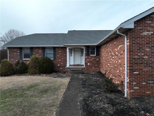 5 Nicklaus Ln, Waynesburg, PA, 15370-2629 | Card Image