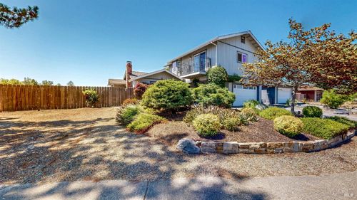 8939 Lancaster Dr, Rohnert Park, CA, 94928-4613 | Card Image