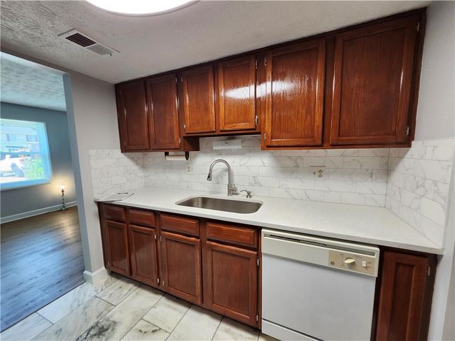 295 Roswell Commons Cir, Townhouse with 2 bedrooms, 3 bathrooms and 2 parking in Roswell GA | Image 5