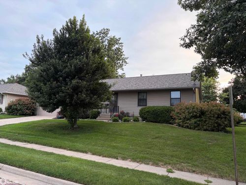 1911 Blossom Ln, Marshalltown, IA, 50158-5228 | Card Image