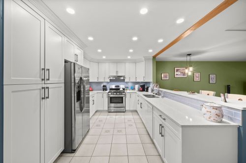 19607 Somerset Dr, Pitt Meadows, BC, V3Y2L4 | Card Image