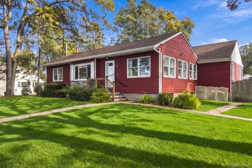 41 Kirk Avenue, Islip, NY, 11779 | Card Image