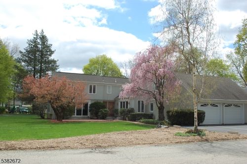 15 Orchard Ln, Newfoundland, NJ, 07435-1124 | Card Image