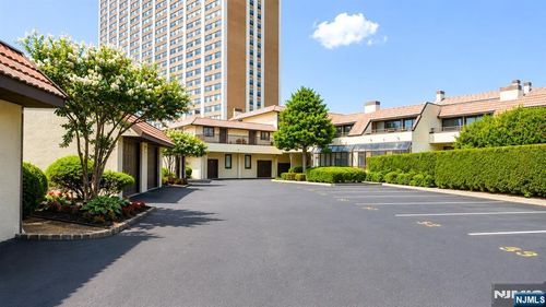 300 Gorge Rd, Cliffside Park, NJ, 07010-2759 | Card Image