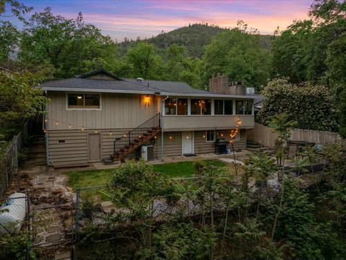 19817 Oak Knoll Dr, Lakehead, CA, 96051-9624 | Card Image