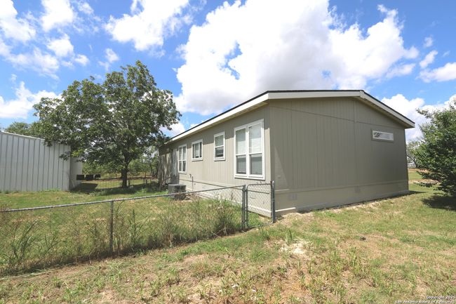 7510 Pittman Rd, House other with 3 bedrooms, 2 bathrooms and null parking in Adkins TX | Image 9