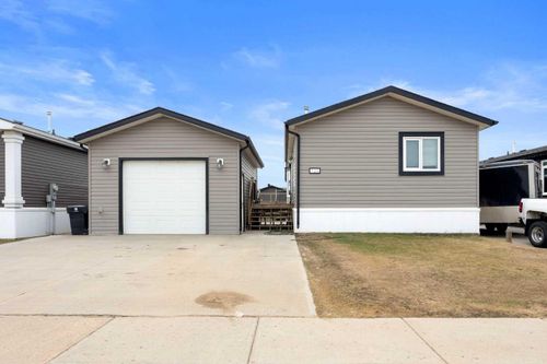 725 Beacon Hill Dr, Fort Mcmurray, AB, T9H2P6 | Card Image