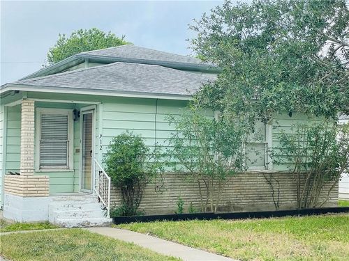 912 E Fulton St, Sinton, TX, 78387-2713 | Card Image