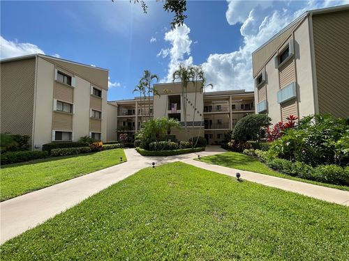 207-6175 S Mirror Lake Dr, Sebastian, FL, 32958-4748 | Card Image