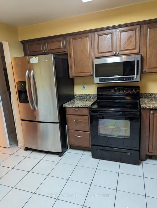 3 Malabar Cres, Brampton, ON, L6S3X6 | Card Image