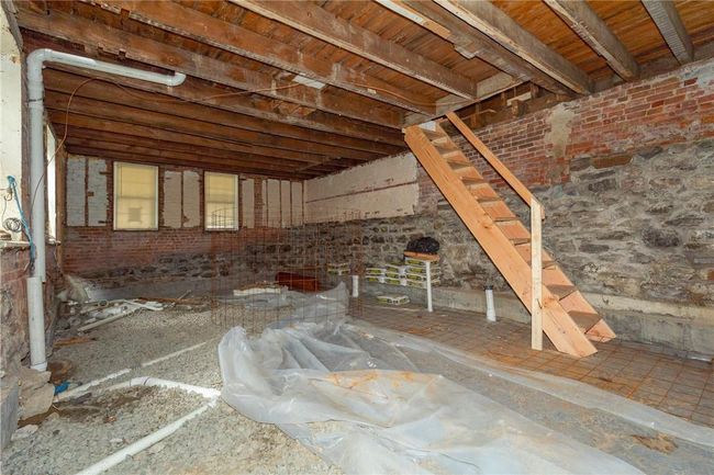 Main Level | Image 10