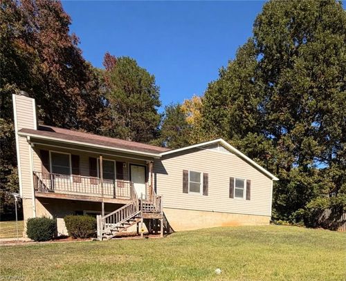 5573 Marty Ln, Clemmons, NC, 27012-8340 | Card Image