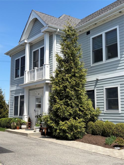 19-19 Island Pt, Bronx, NY, 10464-1477 | Card Image