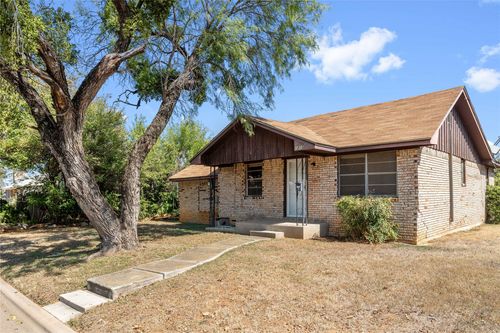 1810 9th St, Brownwood, TX, 76801-4717 | Card Image