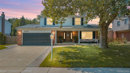 5795 Limestone Dr, Troy, MI, 48085-3916 | Card Image