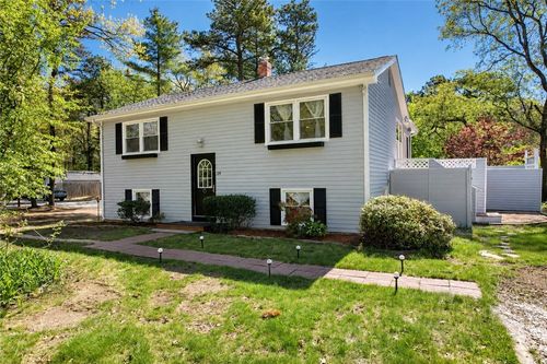 119 Hemlock Rd, South Kingstown, RI, 02879-5510 | Card Image