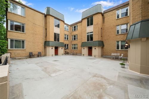 3e-7542 York Dr, Saint Louis, MO, 63105-2905 | Card Image