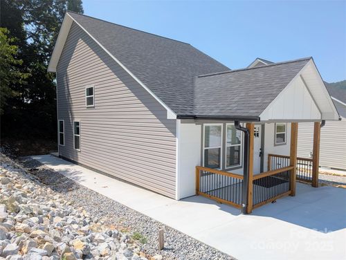 622 Miller Ave, Marion, NC, 28752-4141 | Card Image