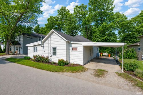 1101 Sunday Ln, Winona Lake, IN, 46590-1339 | Card Image
