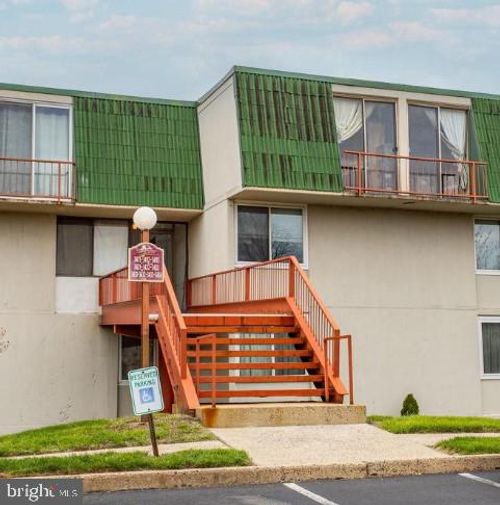 c-17-3213 Forest Ln, SCHWENKSVILLE, PA, 19473-1090 | Card Image