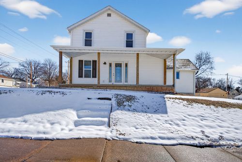 2929 N 3rd St, Clinton, IA, 52732-1715 | Card Image