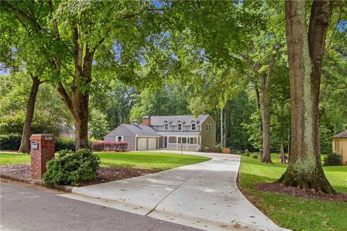 2033 Hessian Ct, Stone Mountain, GA, 30087-1626 | Card Image