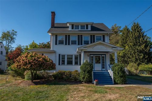 176 Grove Ave, Verona, NJ, 07044-1703 | Card Image